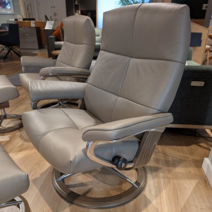 Stressless David - Large Chair w/footstool (Signature Base)