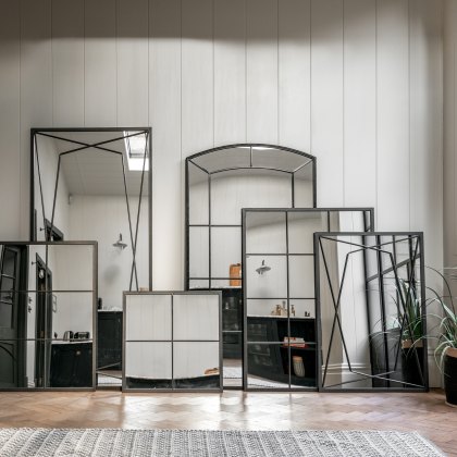 Chafford - Mirror Black