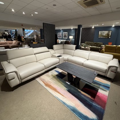 Piccadilly - Corner Group Piccadilly - Corner Group