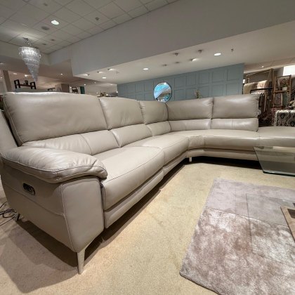 Hamilton - Power Recliner / Right Hand Facing Chaise Hamilton - Power Recliner / Right Hand Facing Chaise
