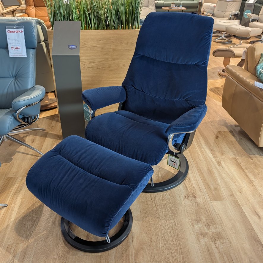 Stressless View - Medium Chair with Footstool (Signature Base)