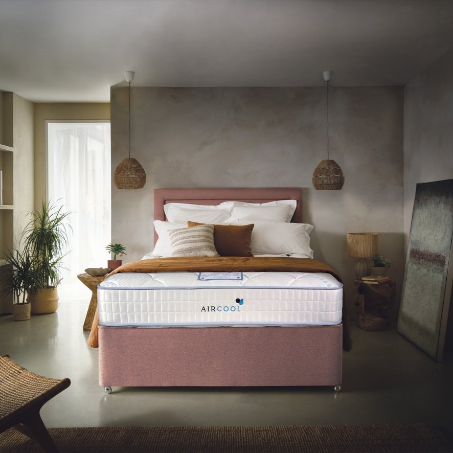 Sleepeezee Ltd Sleepeezee Air Cool 1600 - Mattress and Divan Base Set