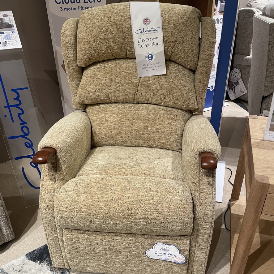 Celebrity Celebrity Westbury - Standard Cloud Zero Lift and Tilt Power Recliner with Headrest