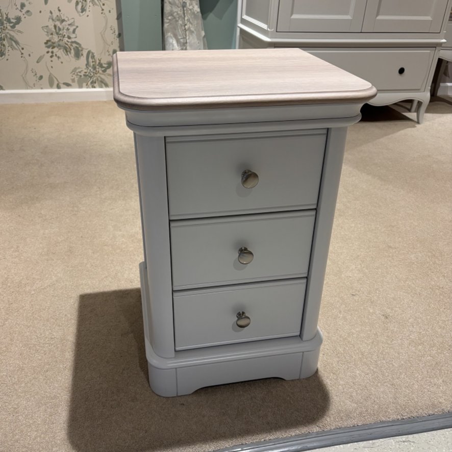 Chartwell Bedroom - Small 3 Drawer Bedside