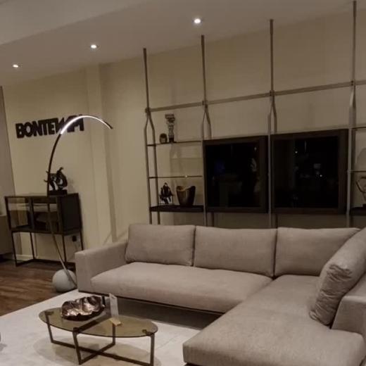 Simple can still have impact! 🤎🤍 Sometimes less is more when it comes to sofa styling. Just wat...