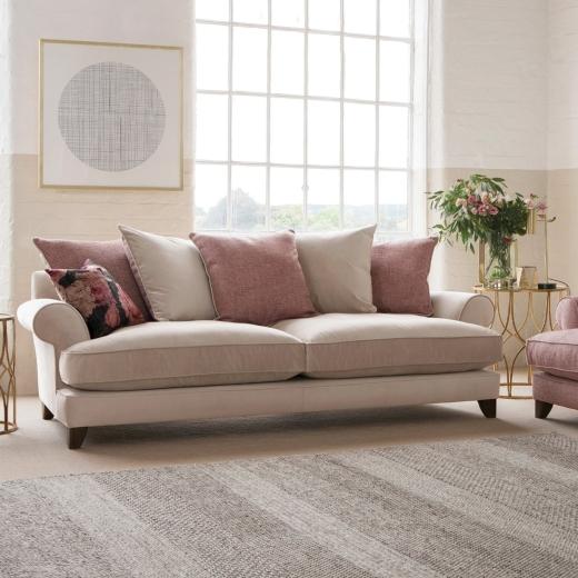 🌸 Spring comfort in timeless style 🌸 As we look towards the lighter days of spring, soft creams...