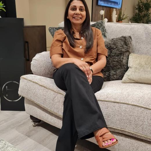 ✨ Please join us in welcoming Dharini to the Roomes family as our new Senior Marketing Manager ✨...