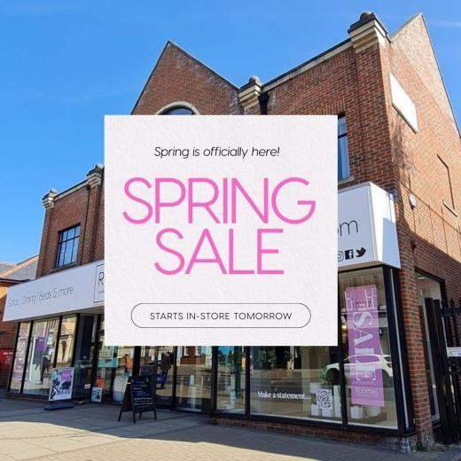 It's official Spring has begun!🌸 What better way to start off Spring than with an interior refresh...